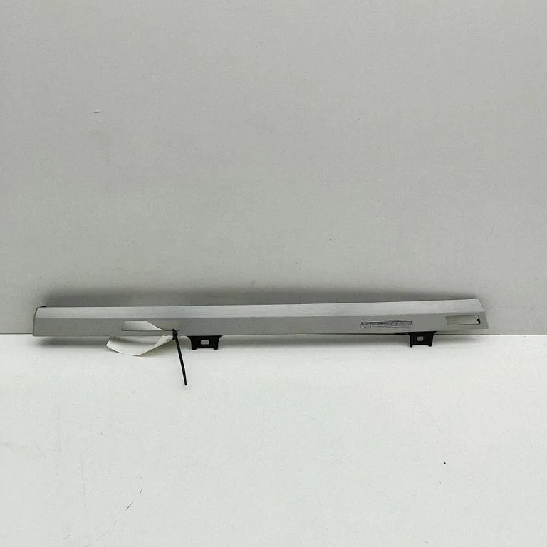 Dashboard glove box trim 4M2853241B