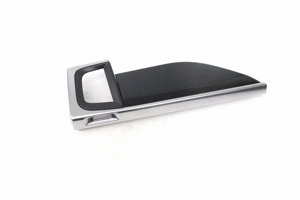 Dashboard glove box trim J9D3045R61B