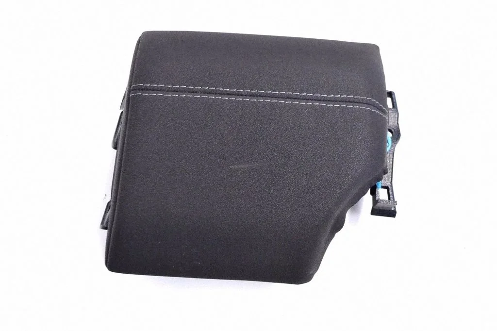 Dashboard glove box trim BJ3204304DA