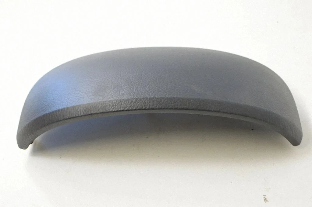 Dashboard glove box trim 7L5858291