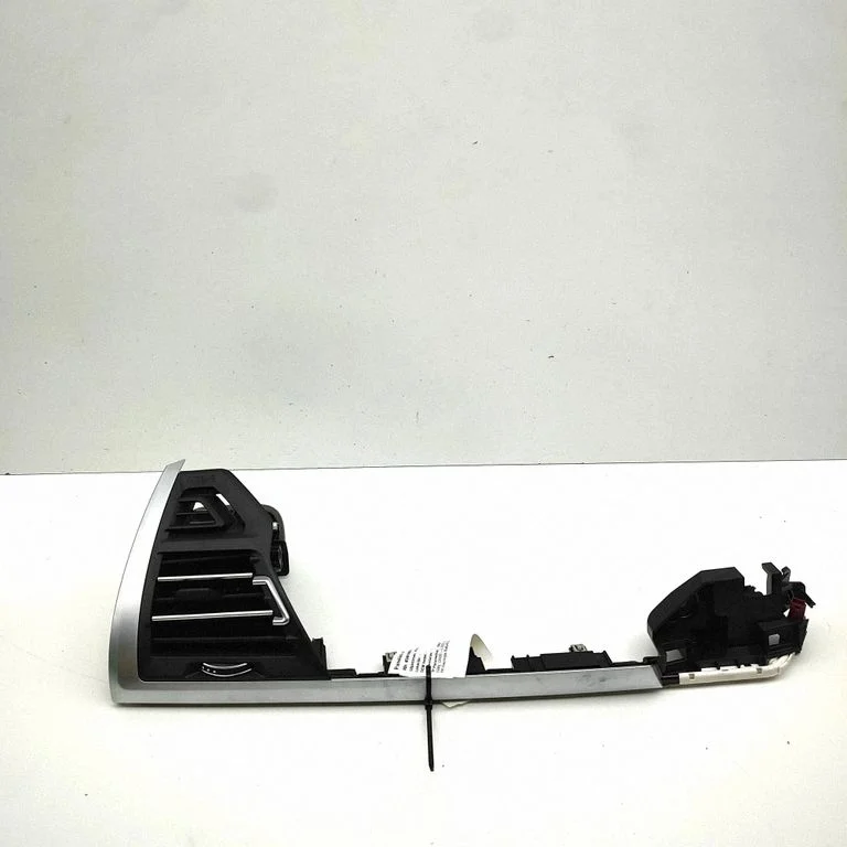 Armatuurlaua õhutusresti kate 5A01138