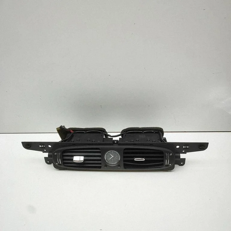 Paneļa gaisa restītes 2W9319K617AD