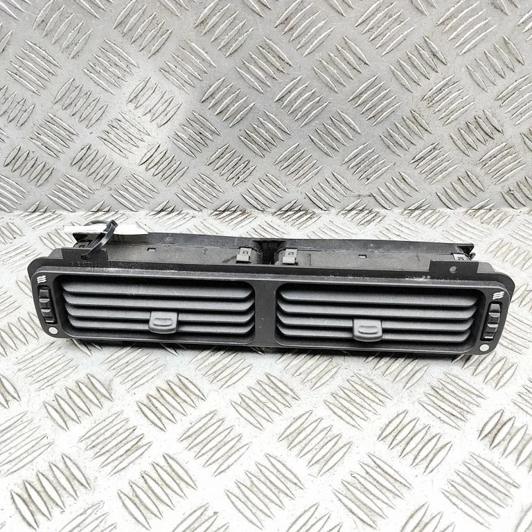 Kratka nawiewu szyby GJB6770AA