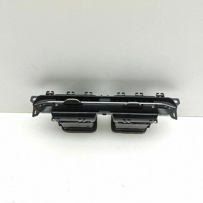 Kratka nawiewu szyby 8MA820951