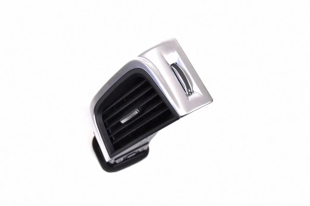 Paneļa gaisa restītes J9C3018B08A