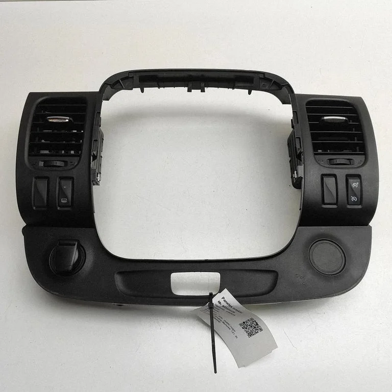 Paneļa gaisa restītes 682608675R