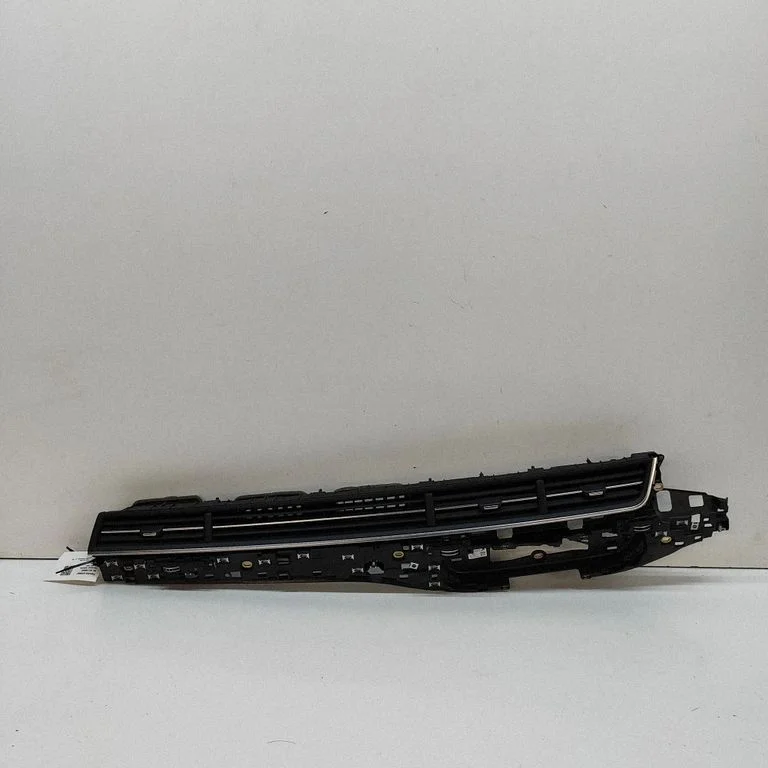 Dashboard air vent grill cover trim 4M2820901