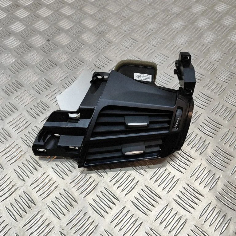Kratka nawiewu szyby – BMW X5 F15 (2013-2017)