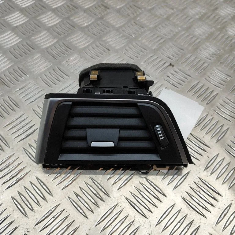 Armatuurlaua õhutusresti kate – BMW 4-seeria F32 F33 (2013-2020)