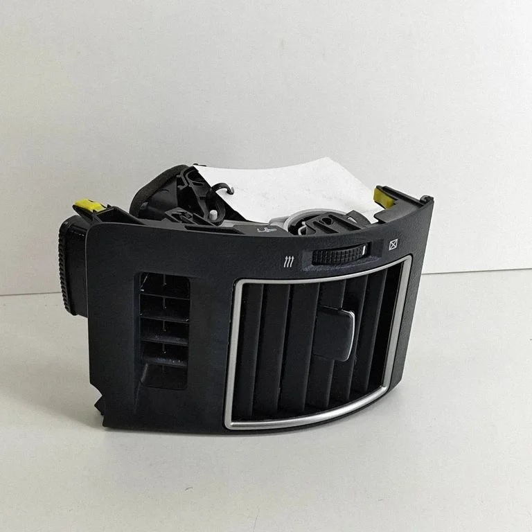 Dashboard air vent grill cover trim – Toyota Land Cruiser (J200) (2008-)