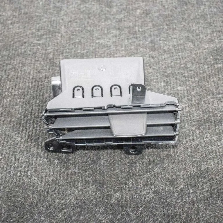 Dashboard air vent grill cover trim 100782500C