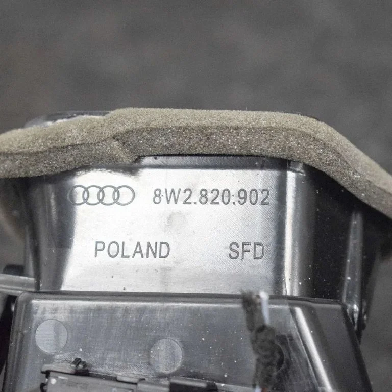 Paneļa gaisa restītes 8W2820902