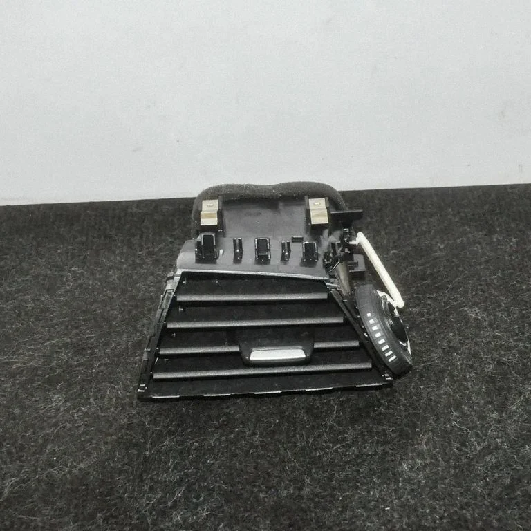 Armatuurlaua õhutusresti kate – BMW 2-seeria F22 F23 (2013-2017)