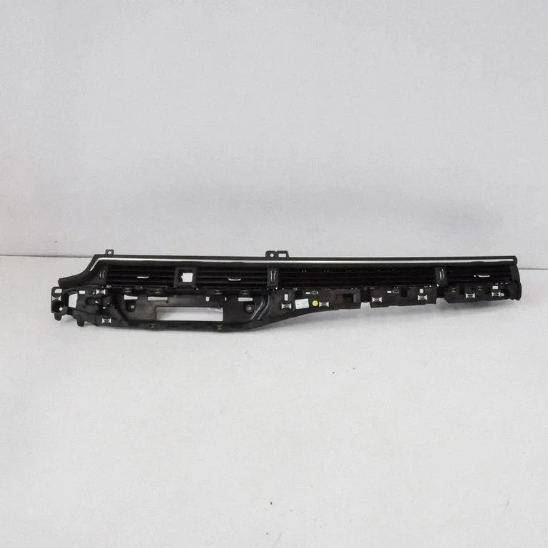 Paneļa gaisa restītes 8W1820902B