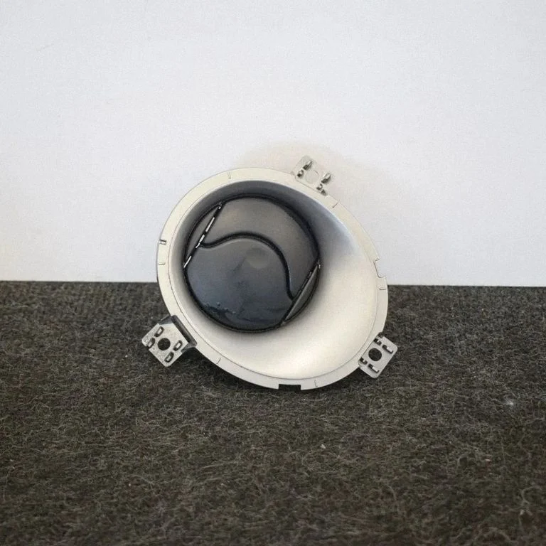 Kratka nawiewu szyby 687601KE0A
