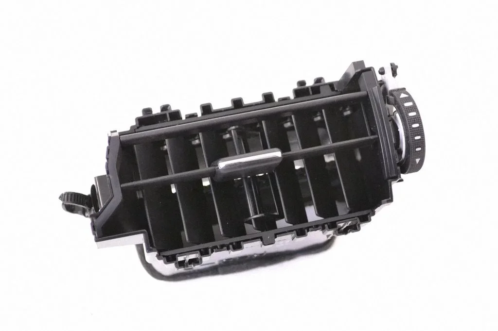 Armatuurlaua õhutusresti kate – Toyota Hilux (AN120, AN130) (2015-2020)