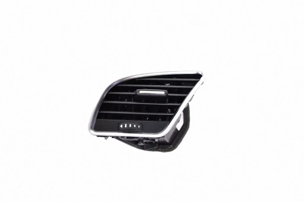 Paneļa gaisa restītes 8T0820901