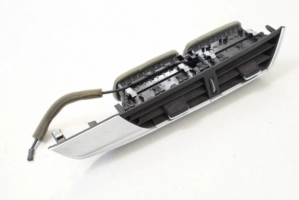 Dashboard air vent grill cover trim – BMW i8 (2014-)
