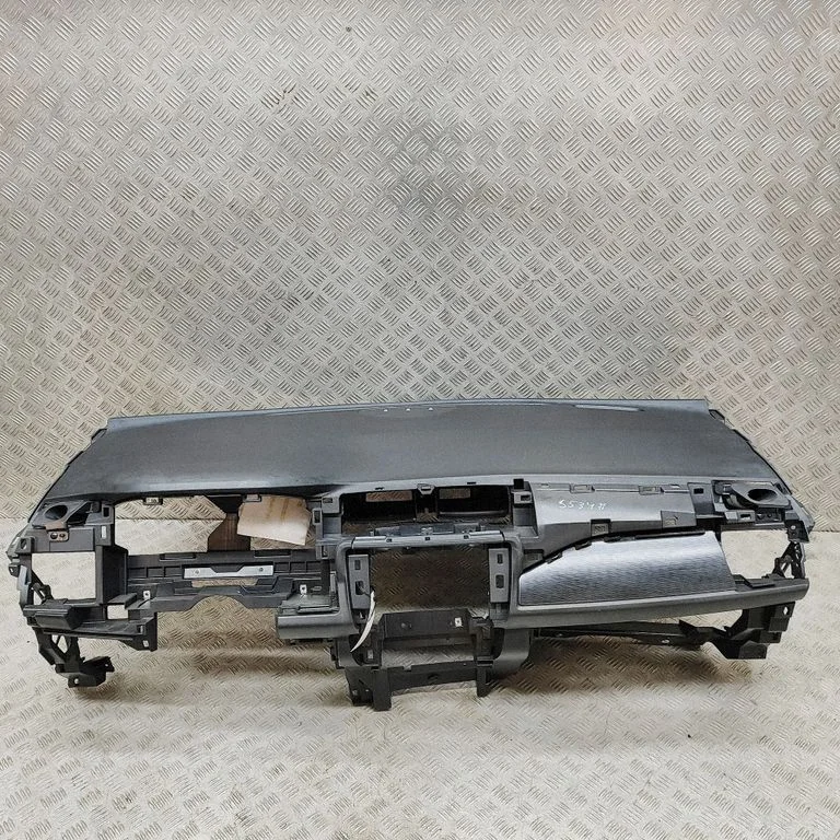 Deska rozdzielcza 681P35SH0B
