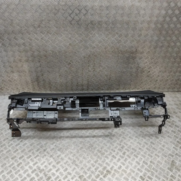 Dashboard 683105MR0A