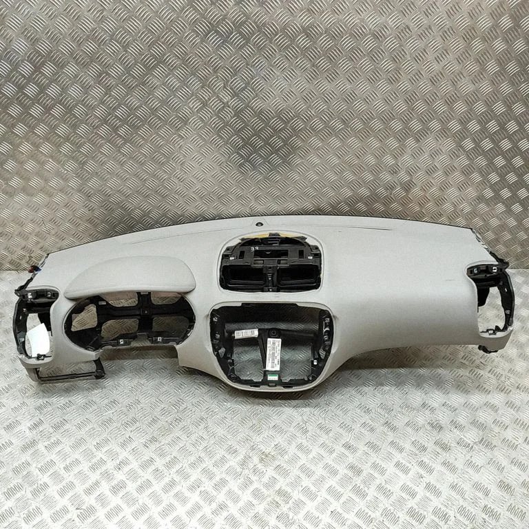 Deska rozdzielcza 84710E4000BF6