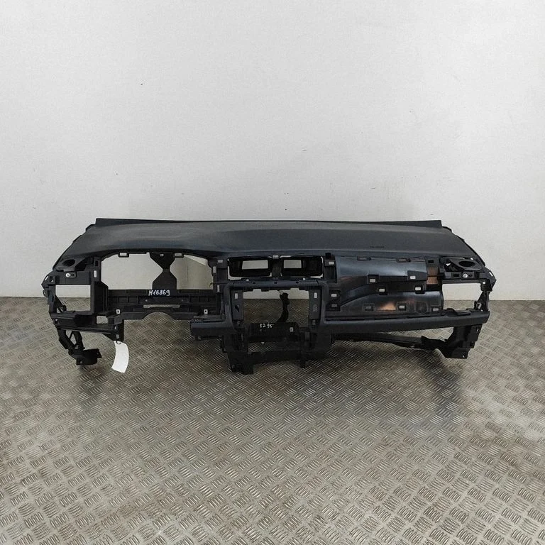 Deska rozdzielcza 681P35SH0B