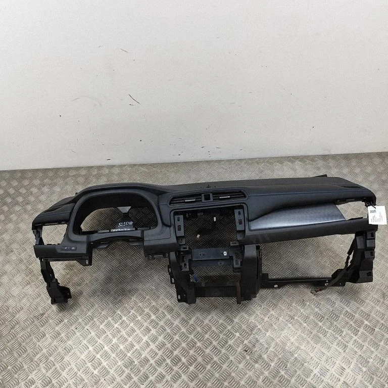 Dashboard 682005SH0B