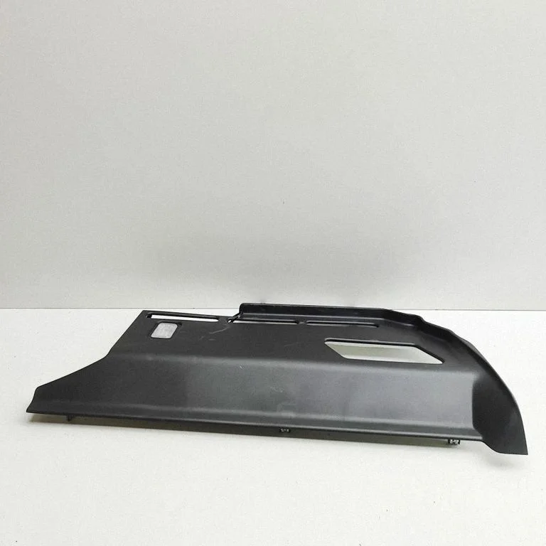 Armatuurlaua alumine viimistluspaneel M8E2046B00BD