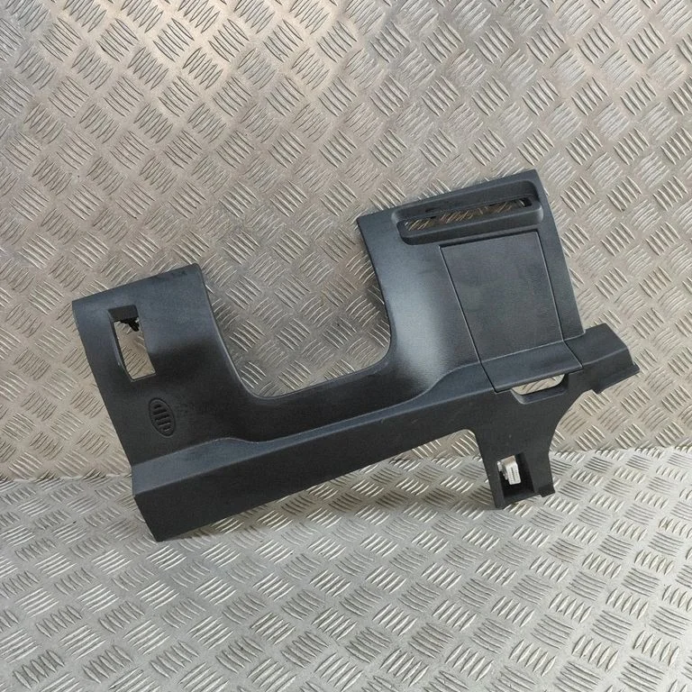 Armatuurlaua alumine viimistluspaneel 681065MR1A