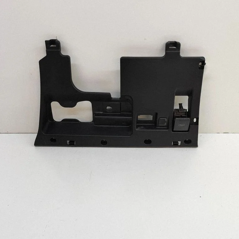 Dashboard lower bottom trim panel STHA530661000A7