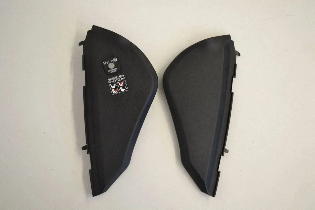 Paneļa apdares panelis (sānu) – Lexus IS 220D-250-350 (2006-2013)