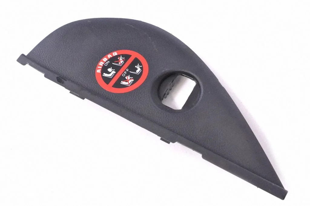 Dashboard side end trim 847732B900