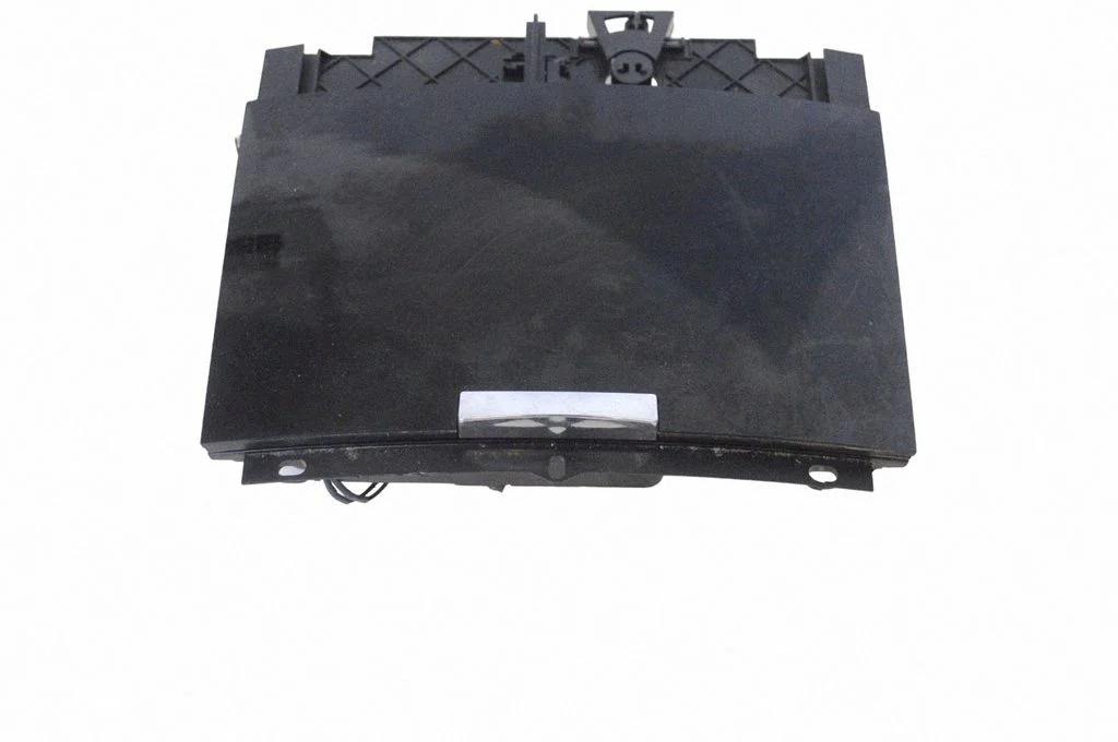 Pelnutrauks panelī 7L6863071E
