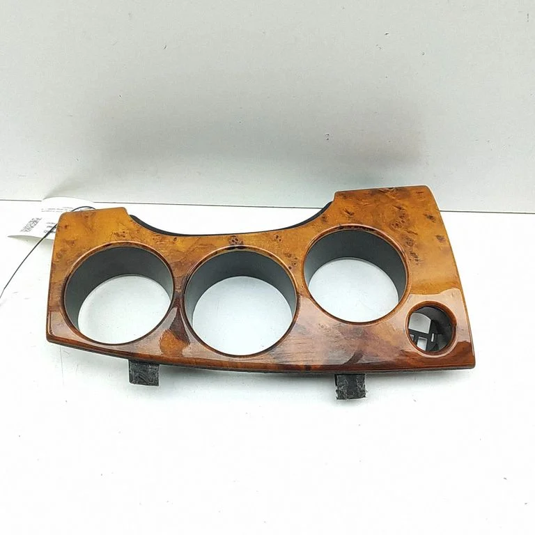 Instrumentu paneļa apdare 4W83044D70BA