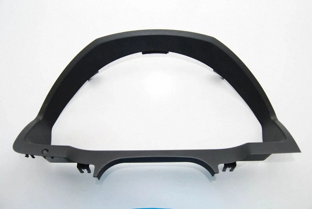 Instrumentu paneļa apdare – Mercedes-Benz C klase AMG W204 (2007-2014)