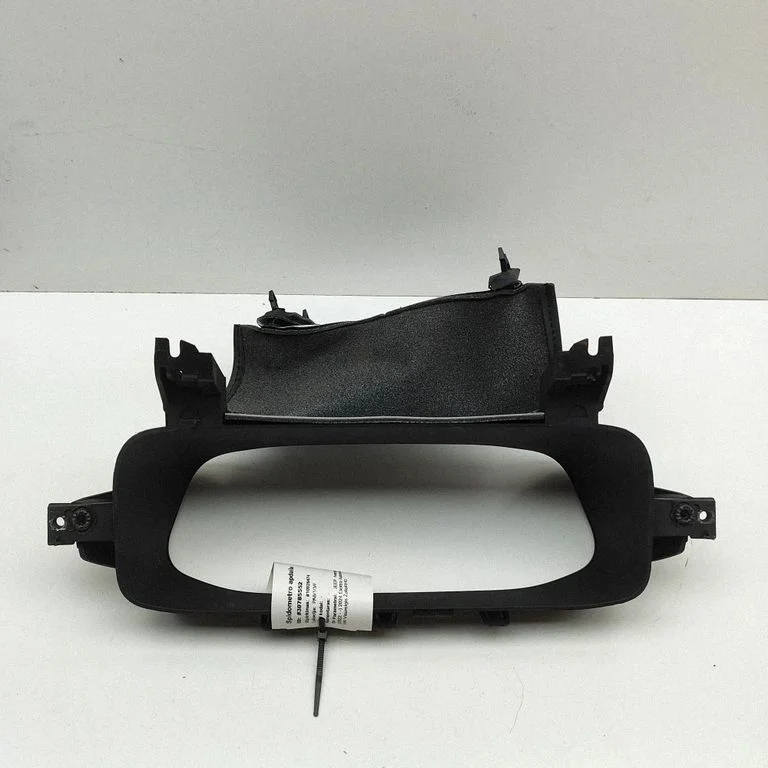 Instrumentu paneļa apdare 7357953110