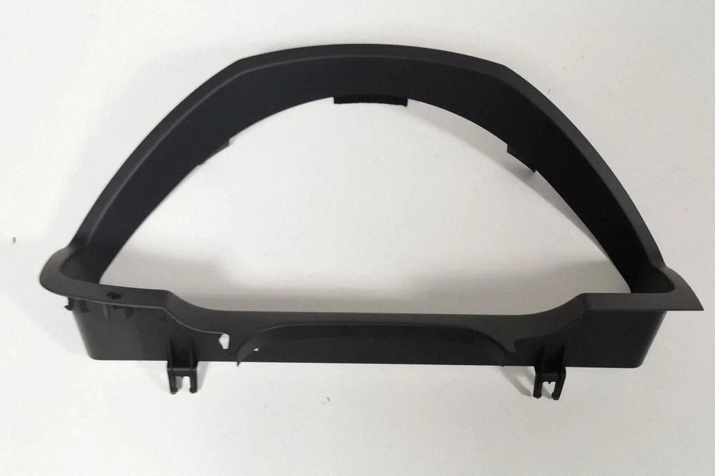 Instrumentu paneļa apdare – Mercedes-Benz C klase AMG W204 (2007-2014)