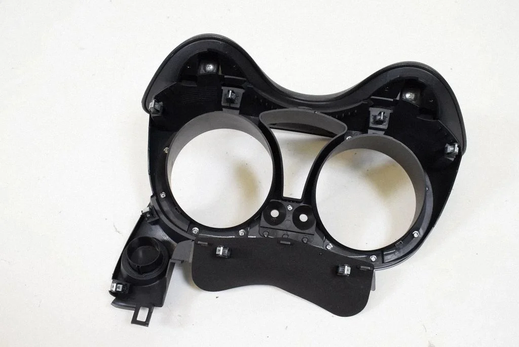 Instrumentu paneļa apdare – Nissan Juke I F15 (2010-2018)