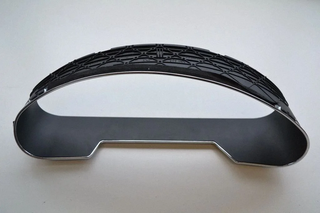 Instrumentu paneļa apdare – Mercedes-Benz CLS klase C219 (2003-2011)
