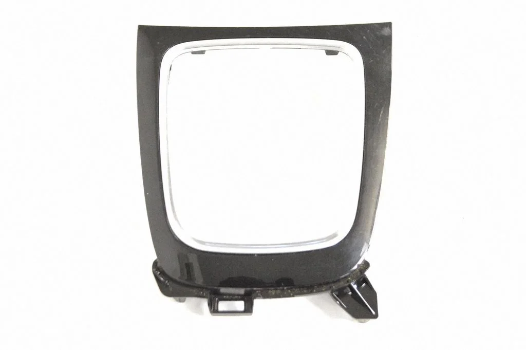 Pārnesumu pārslēga sviras apdare (plastmasas) GJE864341