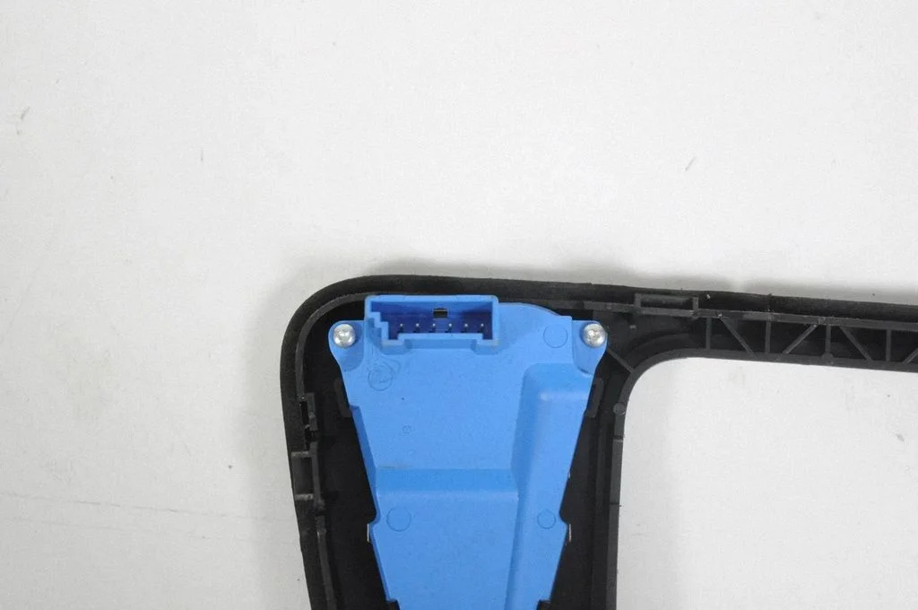 Gear shifter surround trim plastic – BMW 3 Series E92 E93 (2005-2014)
