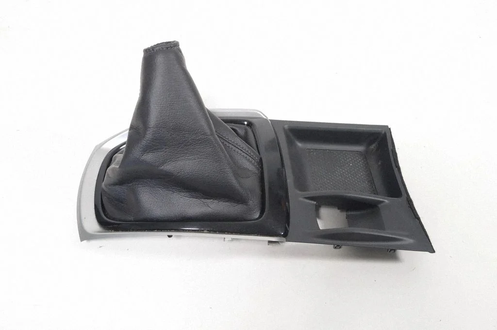 Pārnesumu pārslēga sviras apdare (plastmasas) 969XC4CE4A
