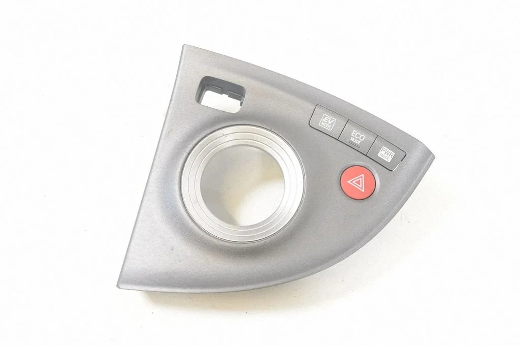 Pārnesumu pārslēga sviras apdare (plastmasas) – Toyota Prius (XW30) (2009-2015)