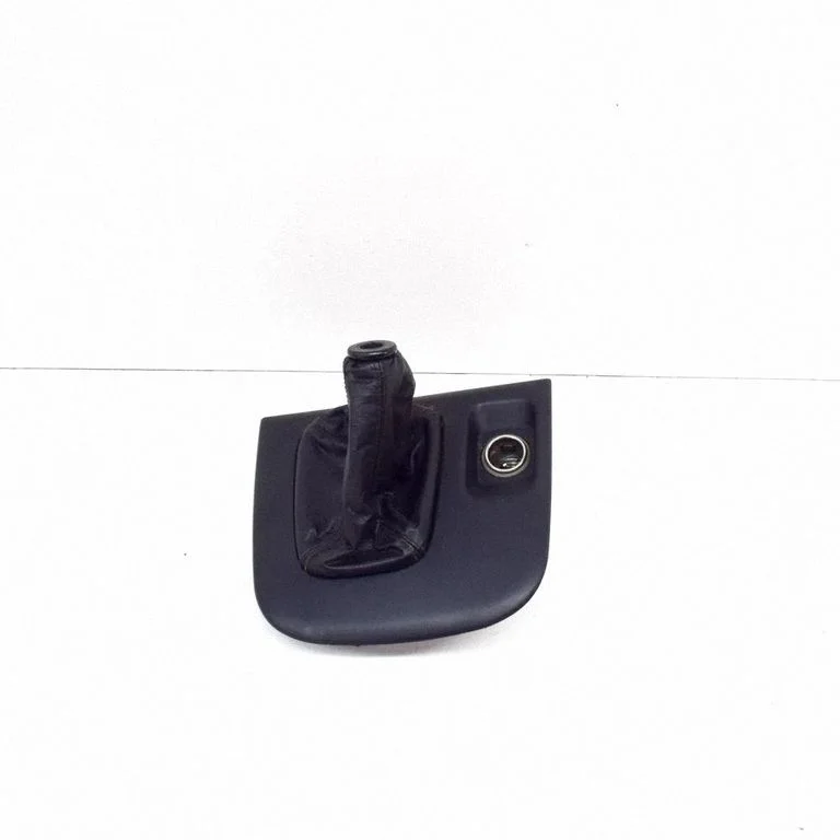 Pārnesumu pārslēga sviras apdare (plastmasas) MR356611