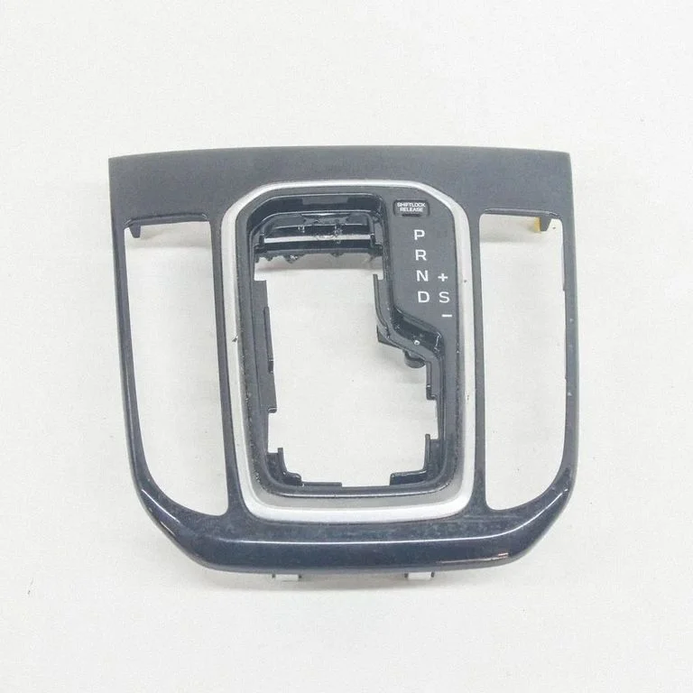 Ramka dźwigni zmiany biegów (plastikowa) 84651G2RB0