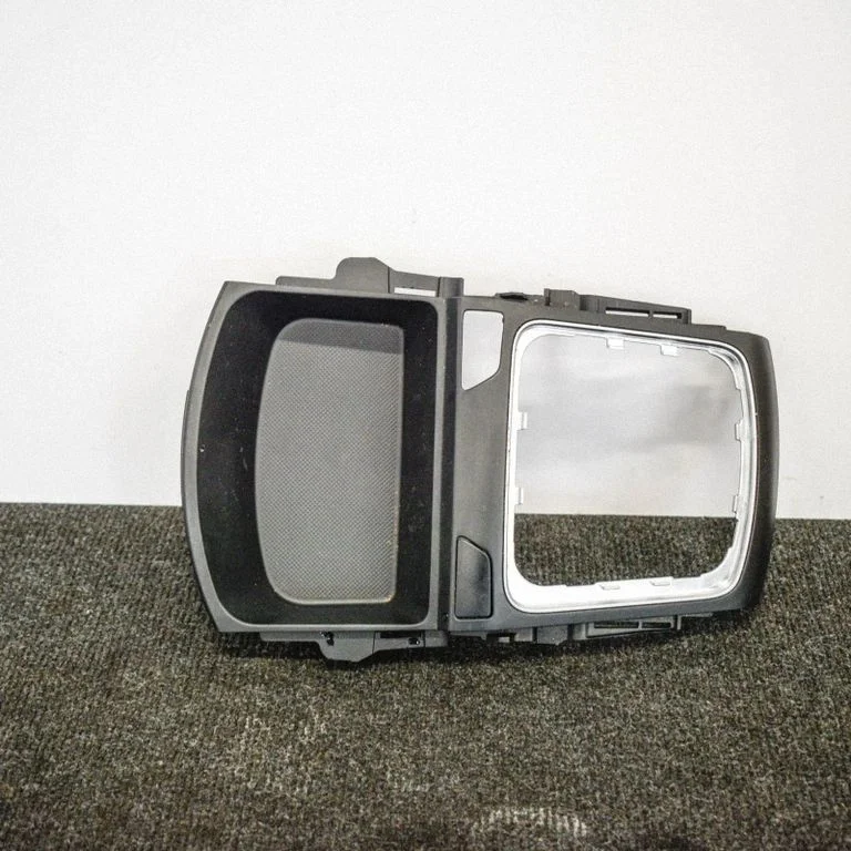 Pārnesumu pārslēga sviras apdare (plastmasas)