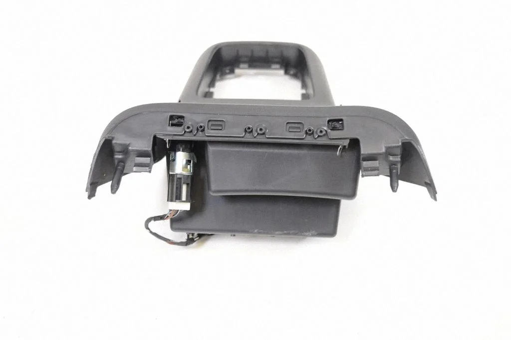 Pārnesumu pārslēga sviras apdare (plastmasas) – Volkswagen Tiguan (2007-2016)