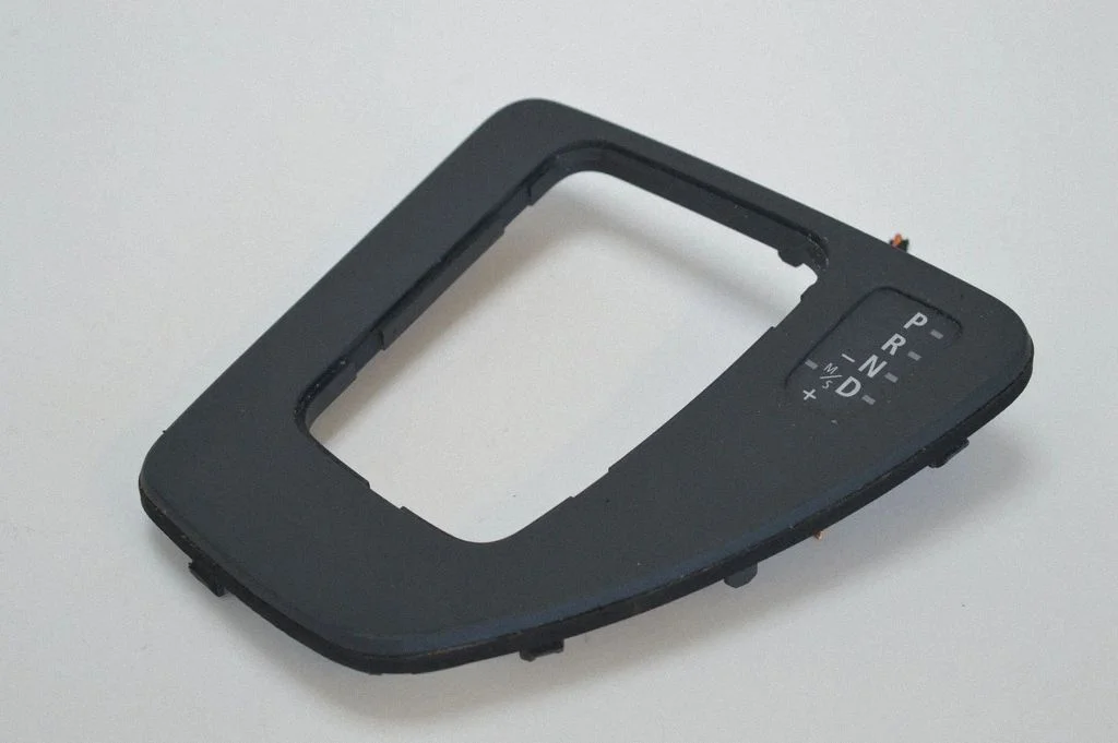 Pārnesumu pārslēga sviras apdare (plastmasas) – BMW 3. sērija E90 E91 (2005-2012)