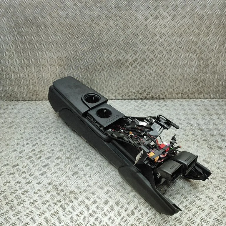 Center console 9J1863240K
