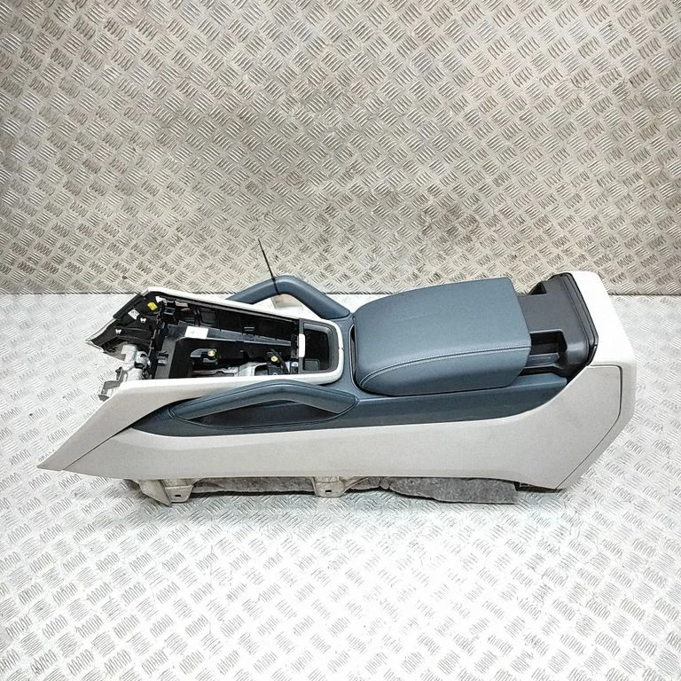 Keskkonsool 9Y0863239E